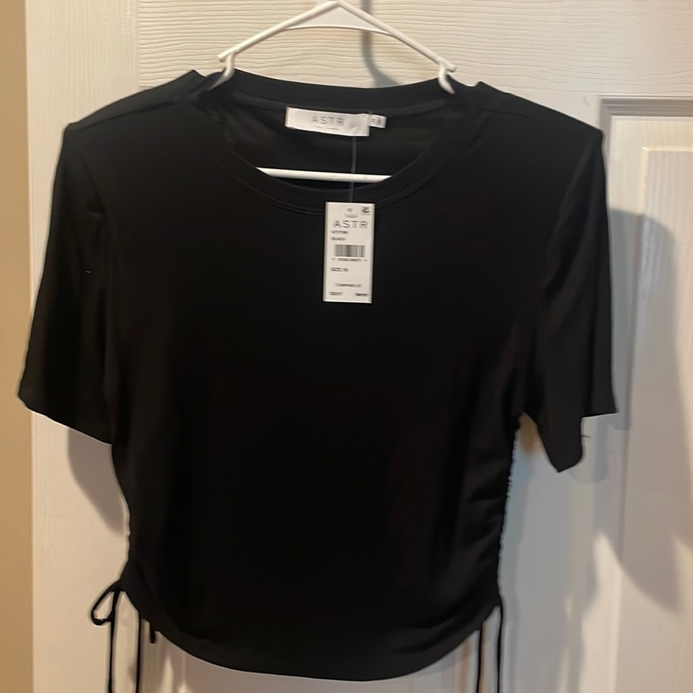 ASTR THE LABEL.NWT. Cute Black top. Size Medium.